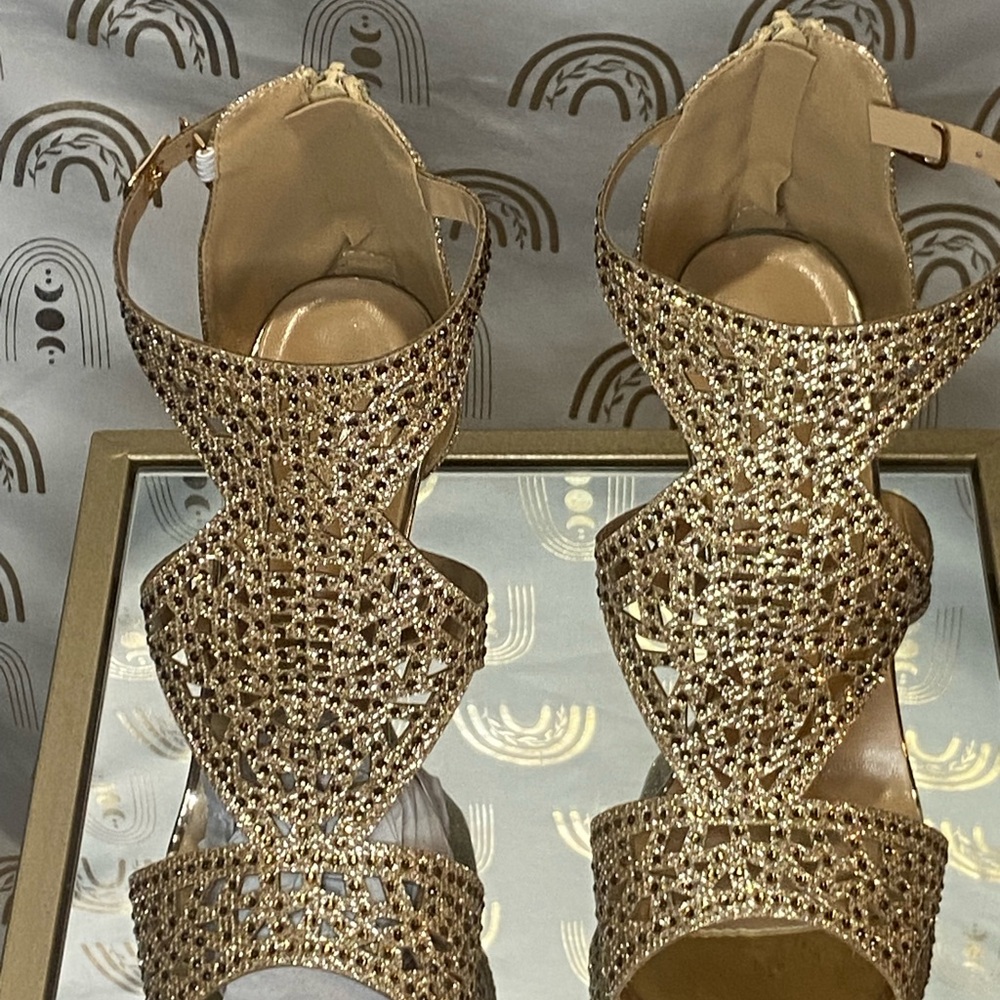 NWT Gold Textured Metallic Heels - Picture 5 of 13